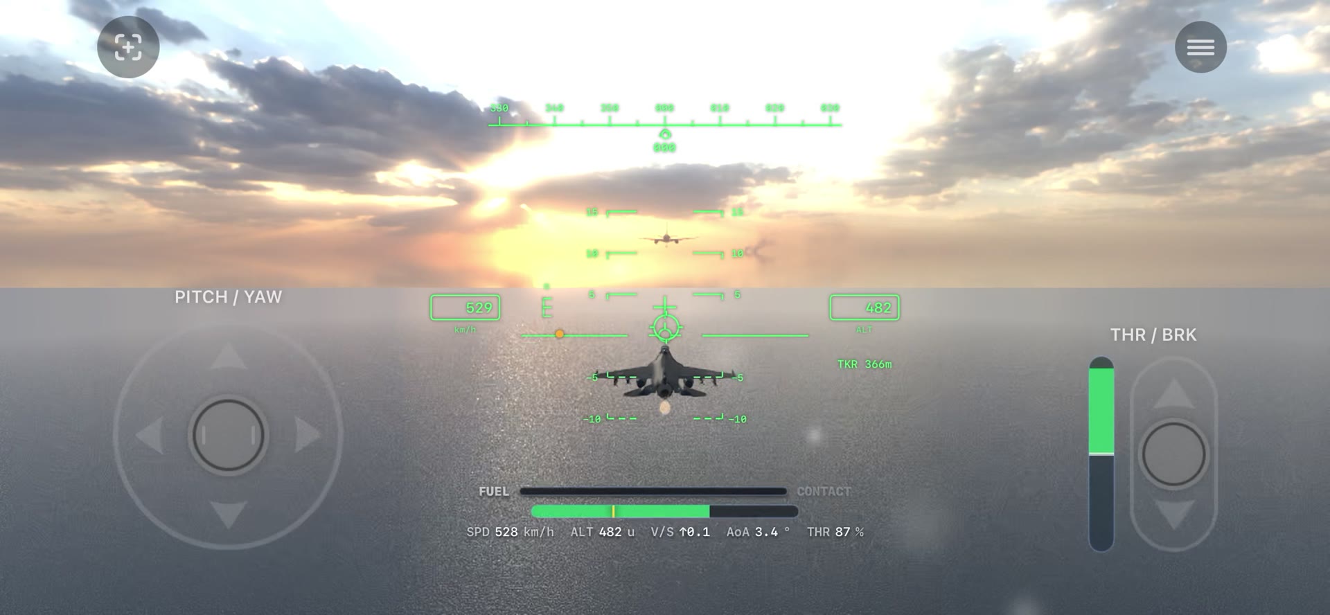 夕暮れの空でタンカー後方に占位する空中給油ミッションの画面。FUELゲージとCONTACT表示